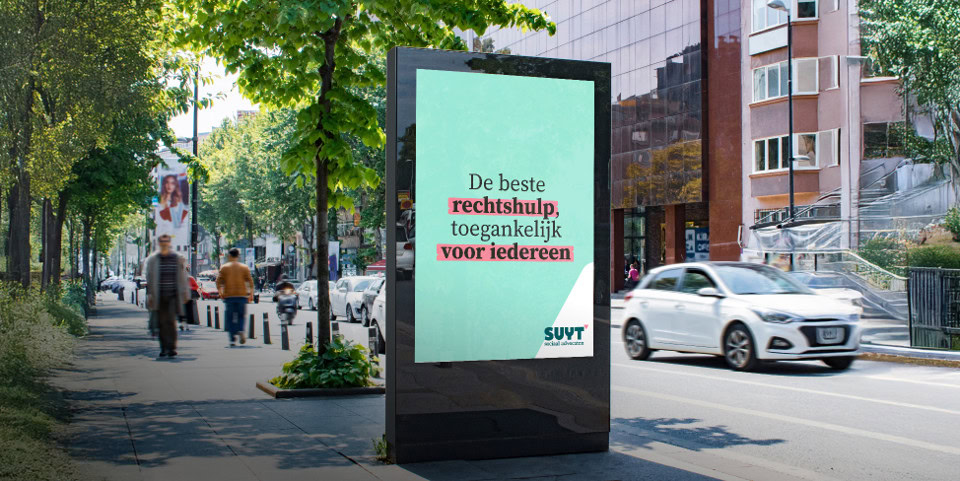 De beste rechtshulp toegankelijk voor iedereen op een digitale billboard in de stad.
